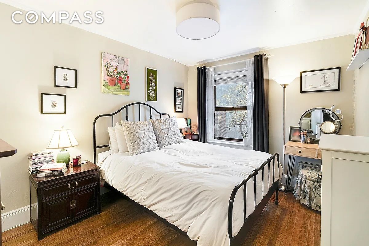 #6 photo, 240 E 24th Street, Kips Bay , NY 10010