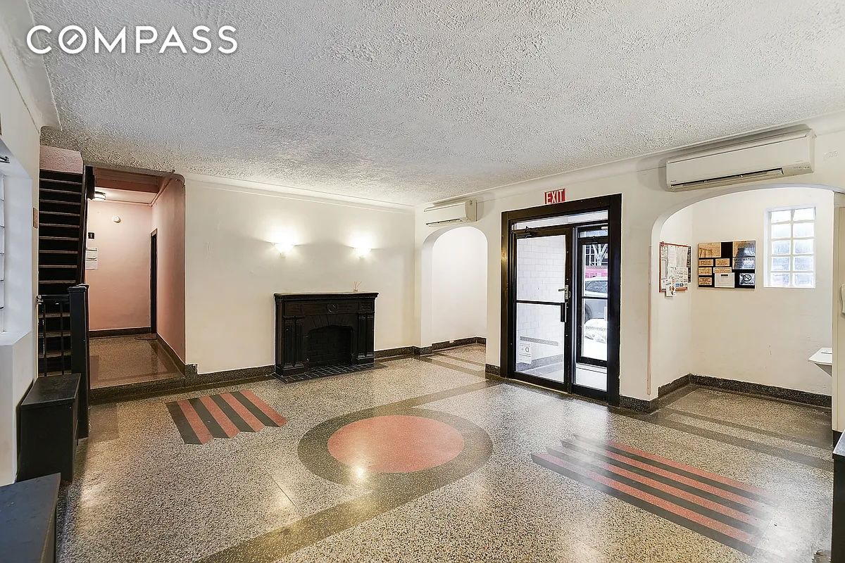 #7 photo, 240 E 24th Street, Kips Bay , NY 10010