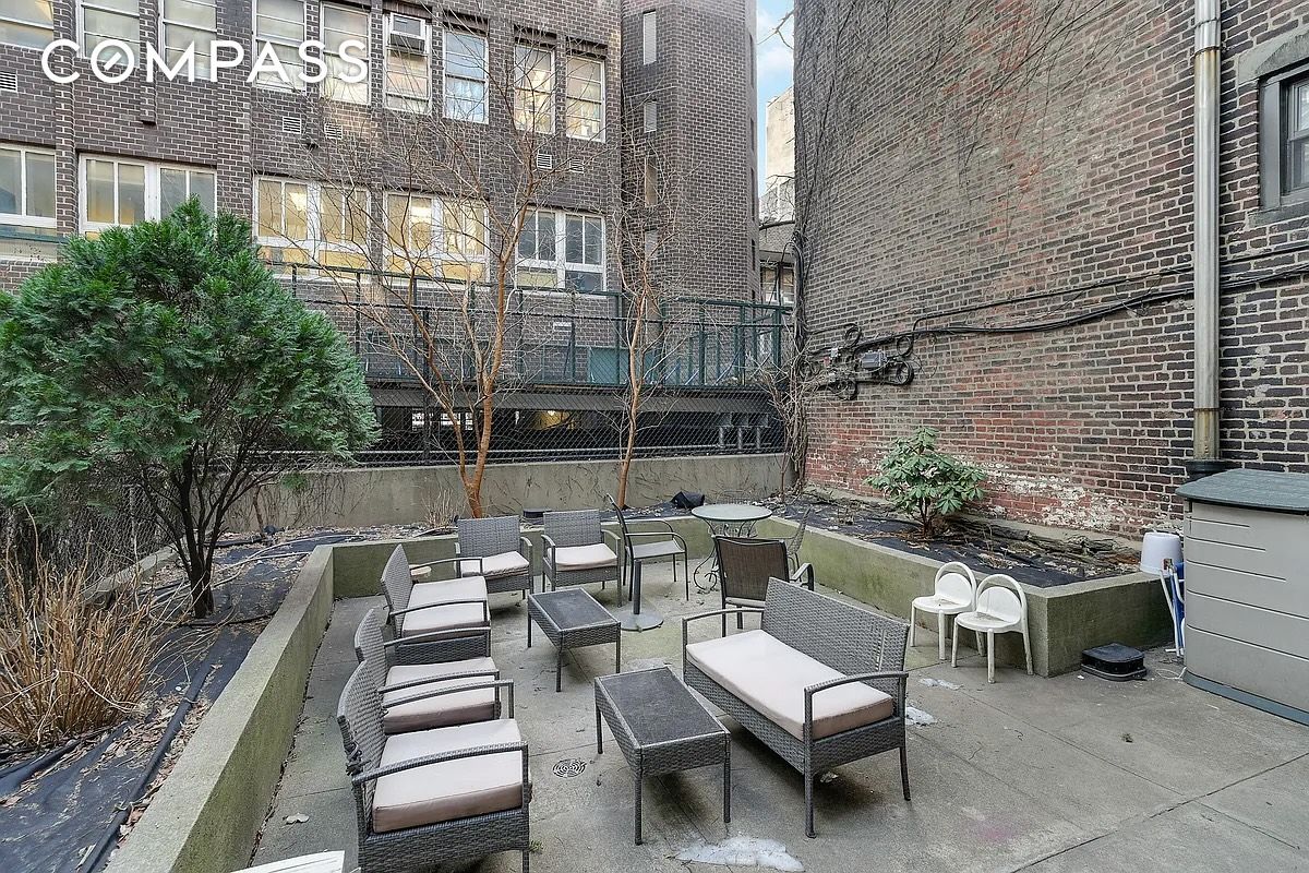 #8 photo, 240 E 24th Street, Kips Bay , NY 10010