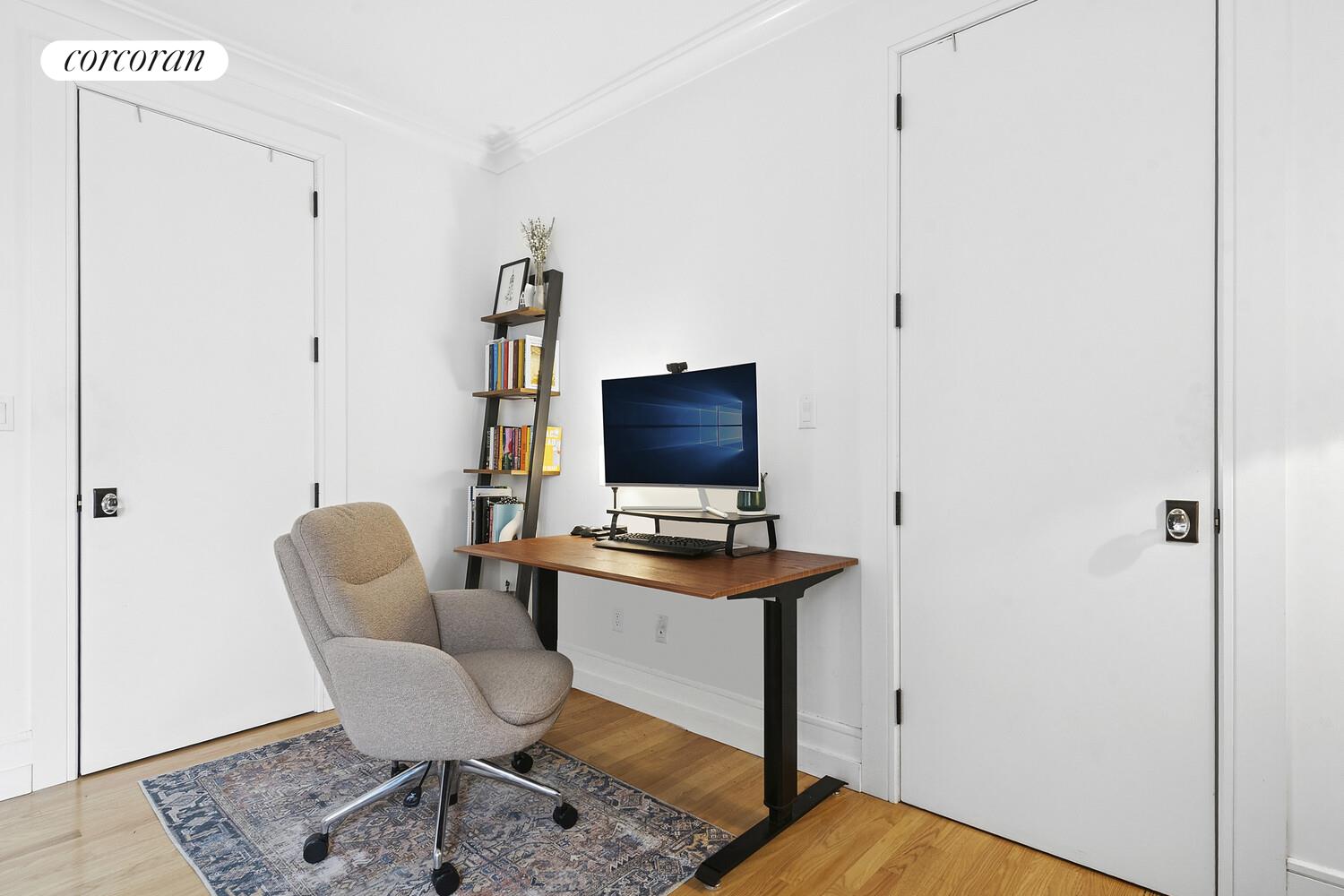 #7 photo, Astoria, कुईंस Astoria , NY 11103