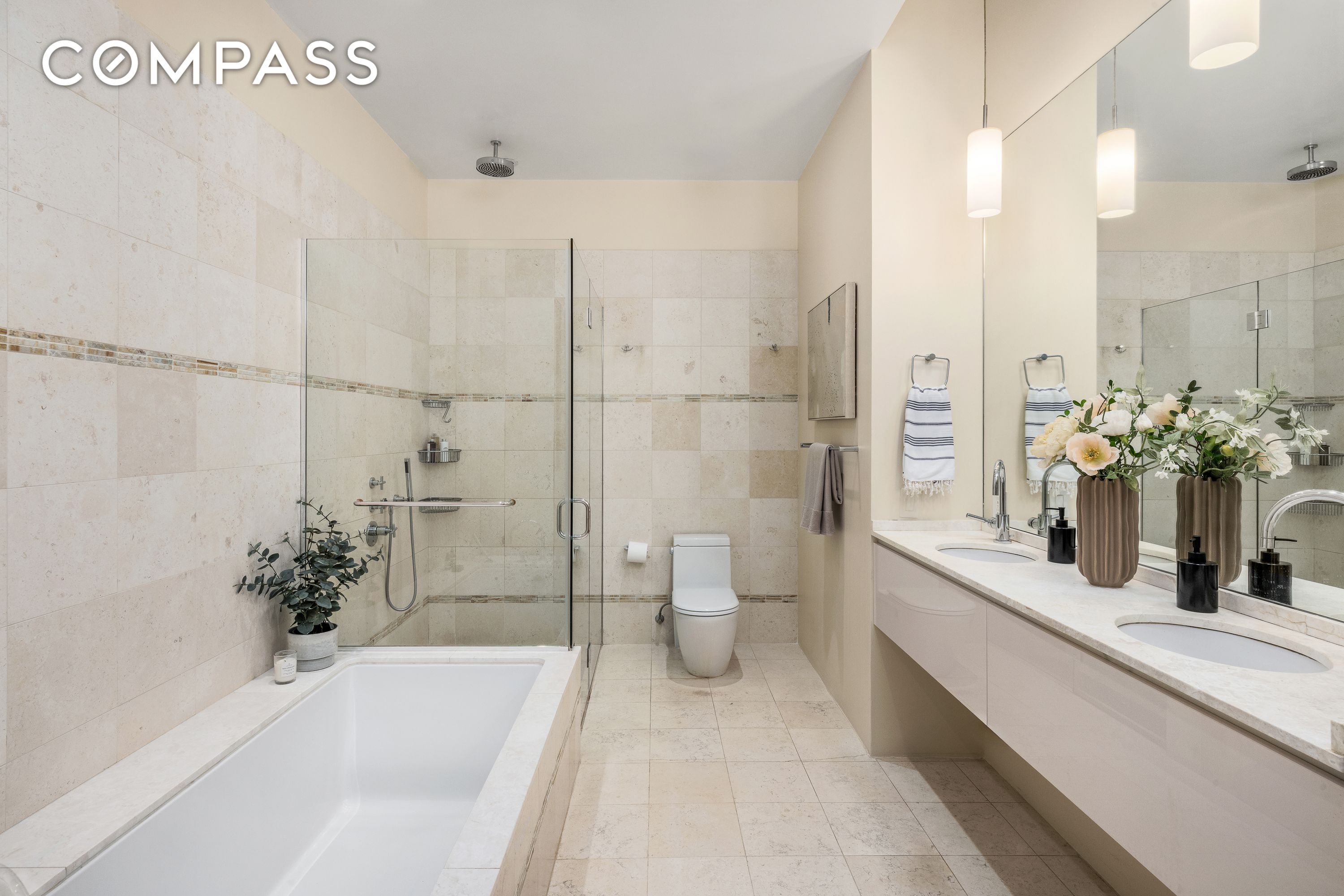 #19 photo, 175 E Broadway, Two Bridges , NY 10002