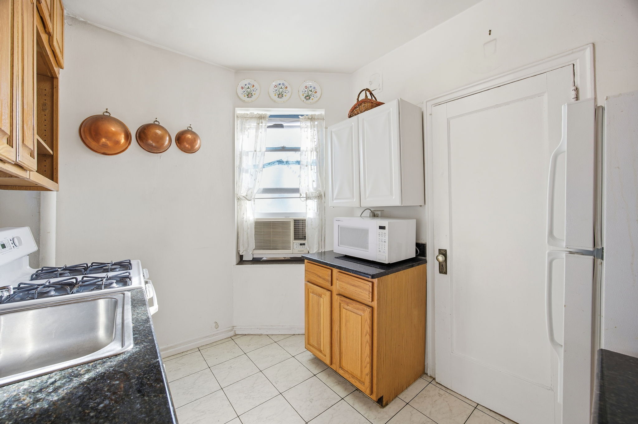 #20 photo, 225 E 74th Street, Upper East Side , NY 10021