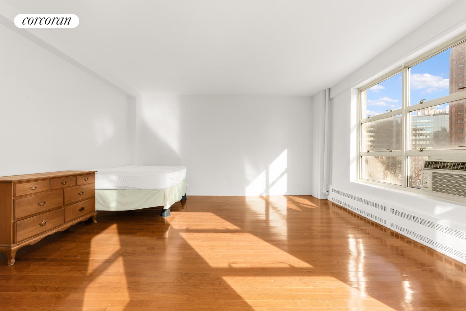 #8 photo, 70 LA SALLE Street, Morningside Heights , NY 10027