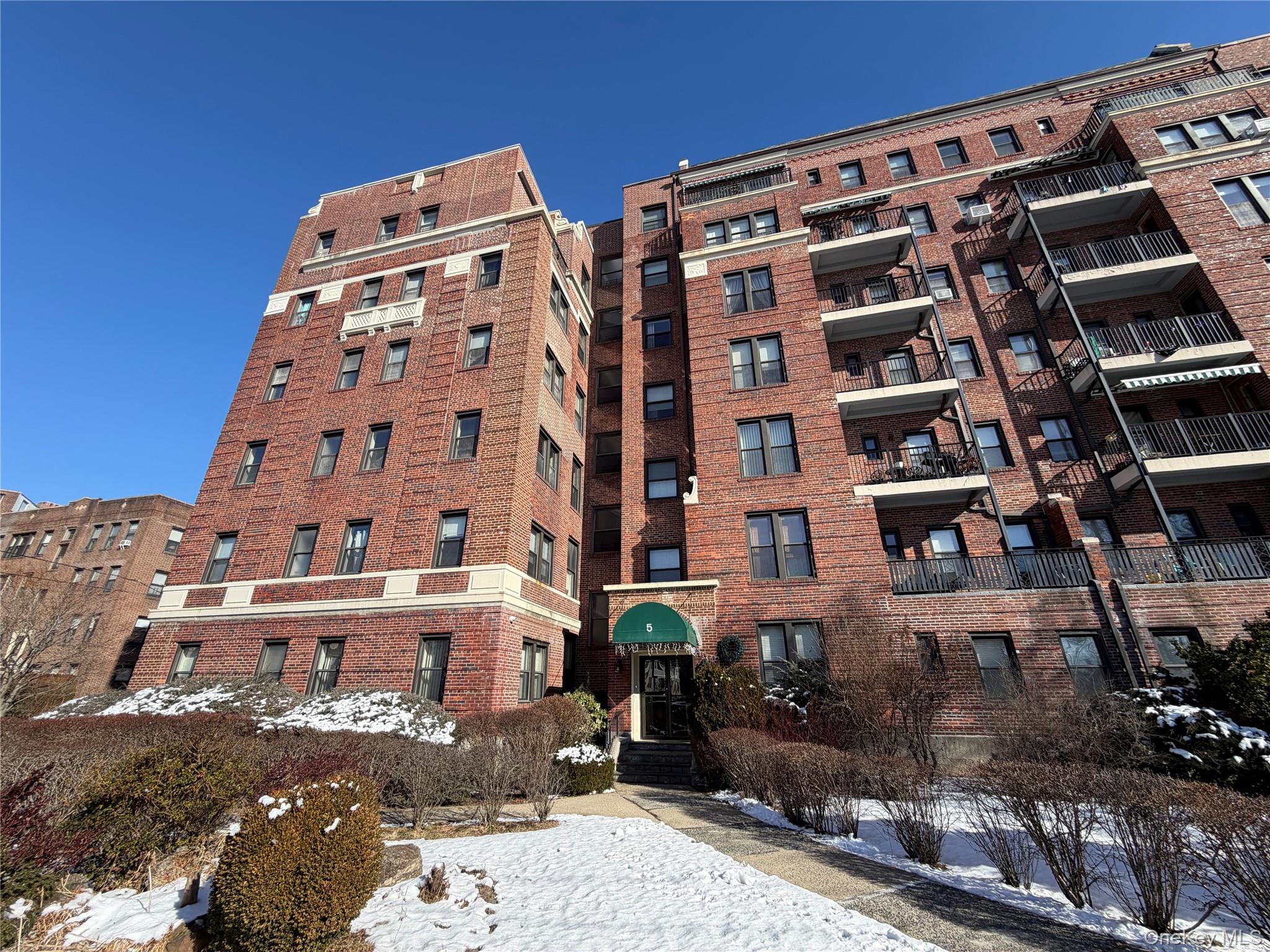 #1 photo, 5 Circuit Road, New Rochelle , NY 10805