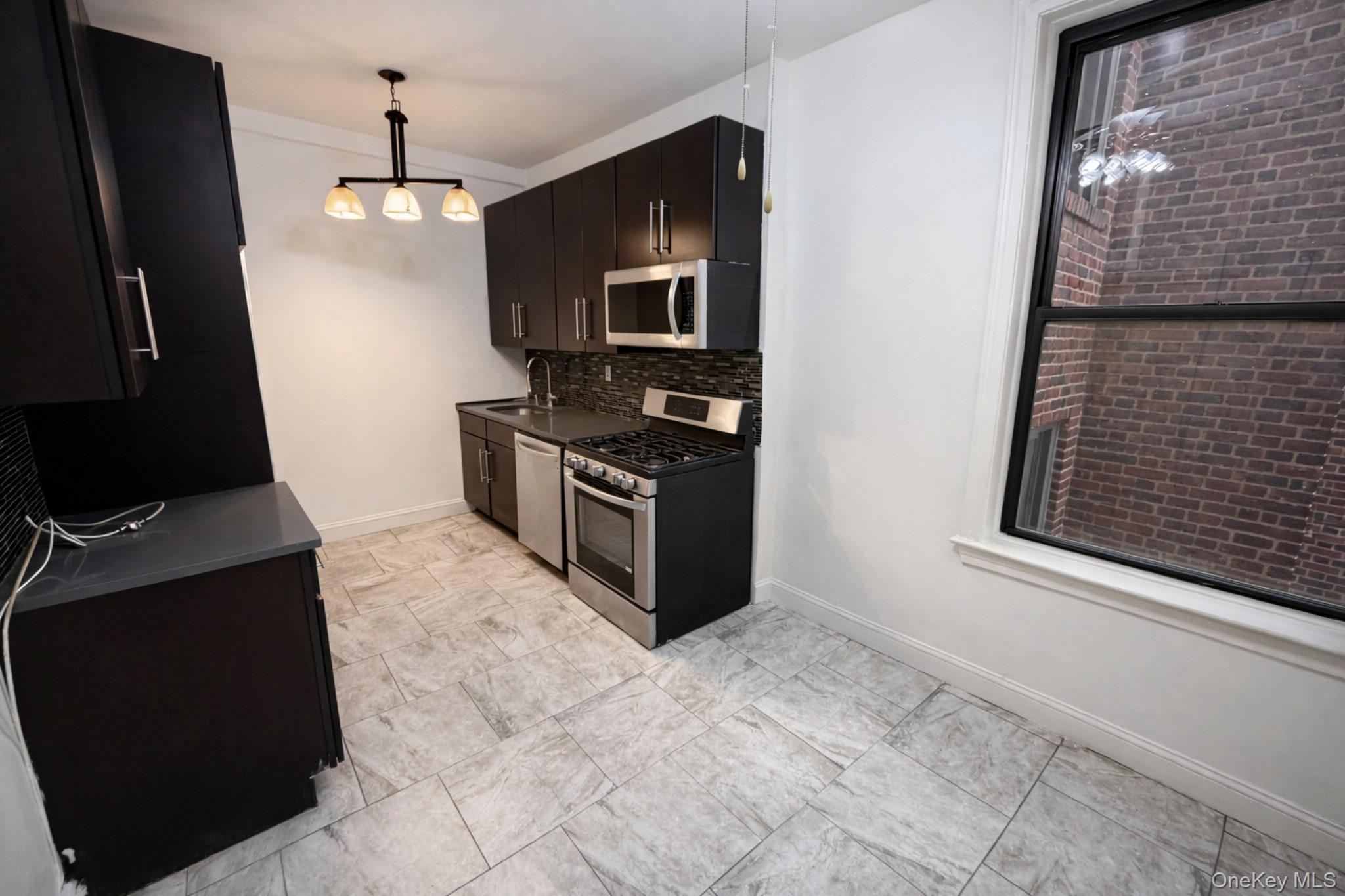 #2 photo, 5 Circuit Road, New Rochelle , NY 10805