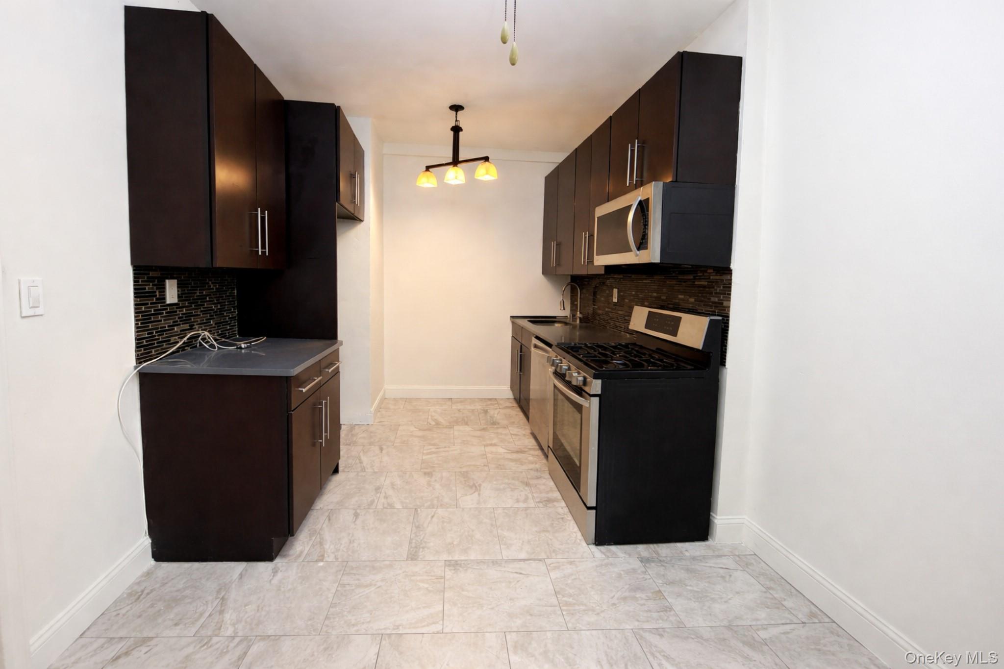 #3 photo, 5 Circuit Road, New Rochelle , NY 10805