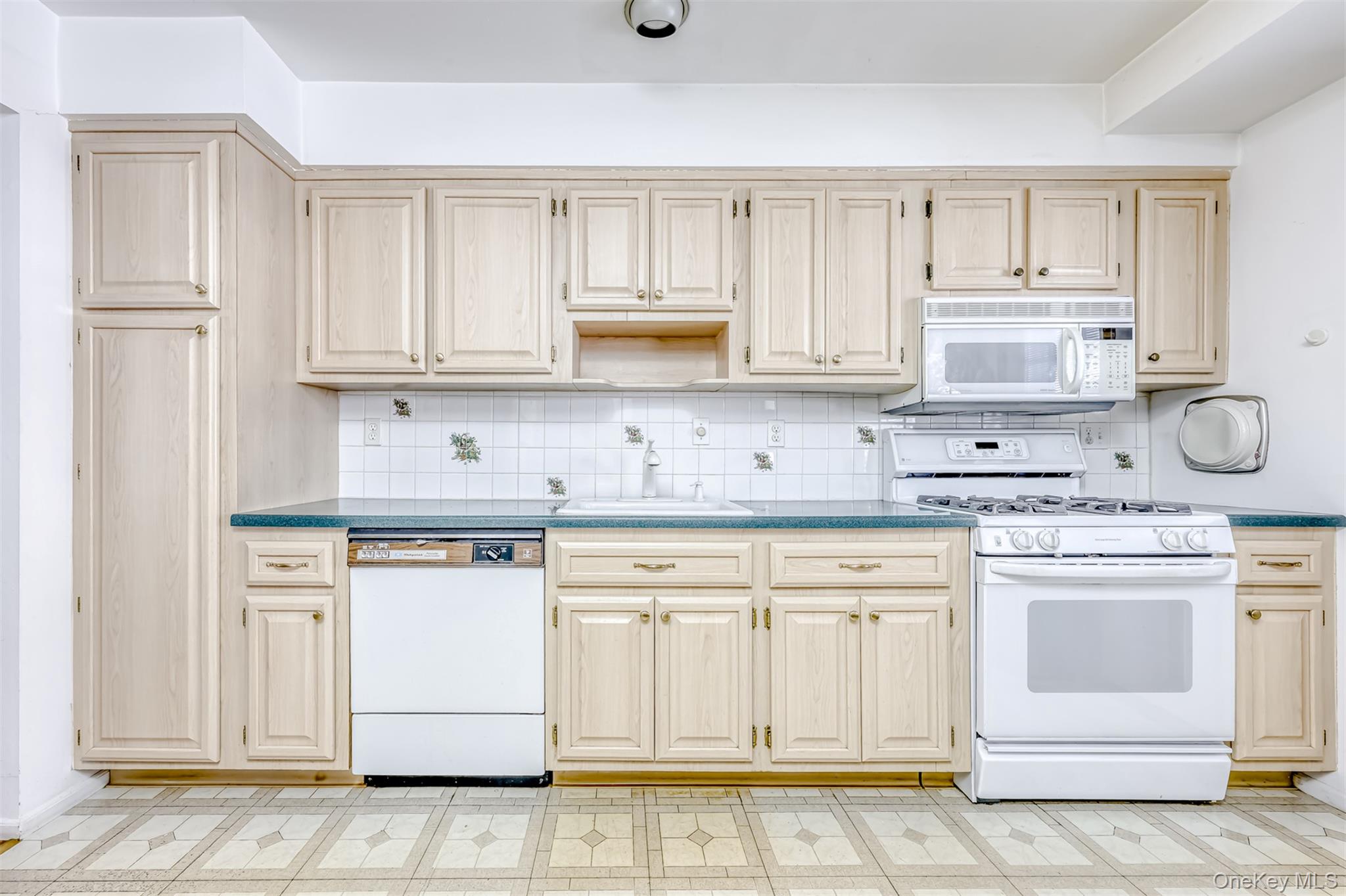 #8 photo, 11 Pine Tree Court, Valley Cottage , NY 10989