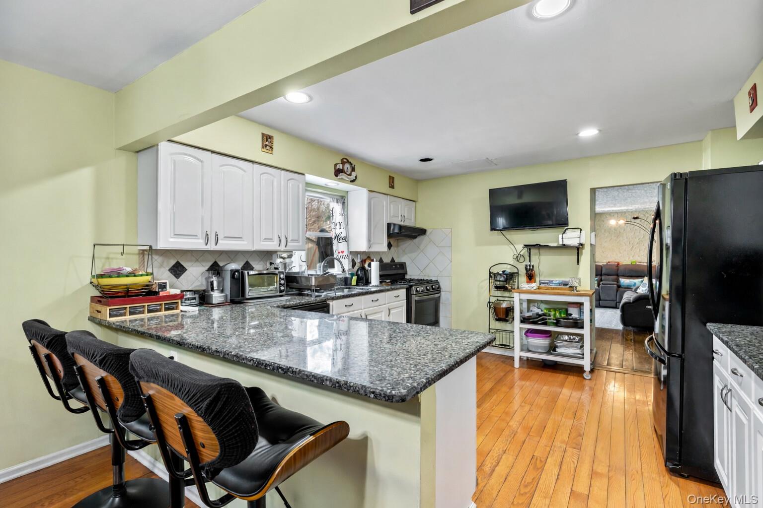 #10 photo, 18 Oxford Court, Hillcrest , NY 10977