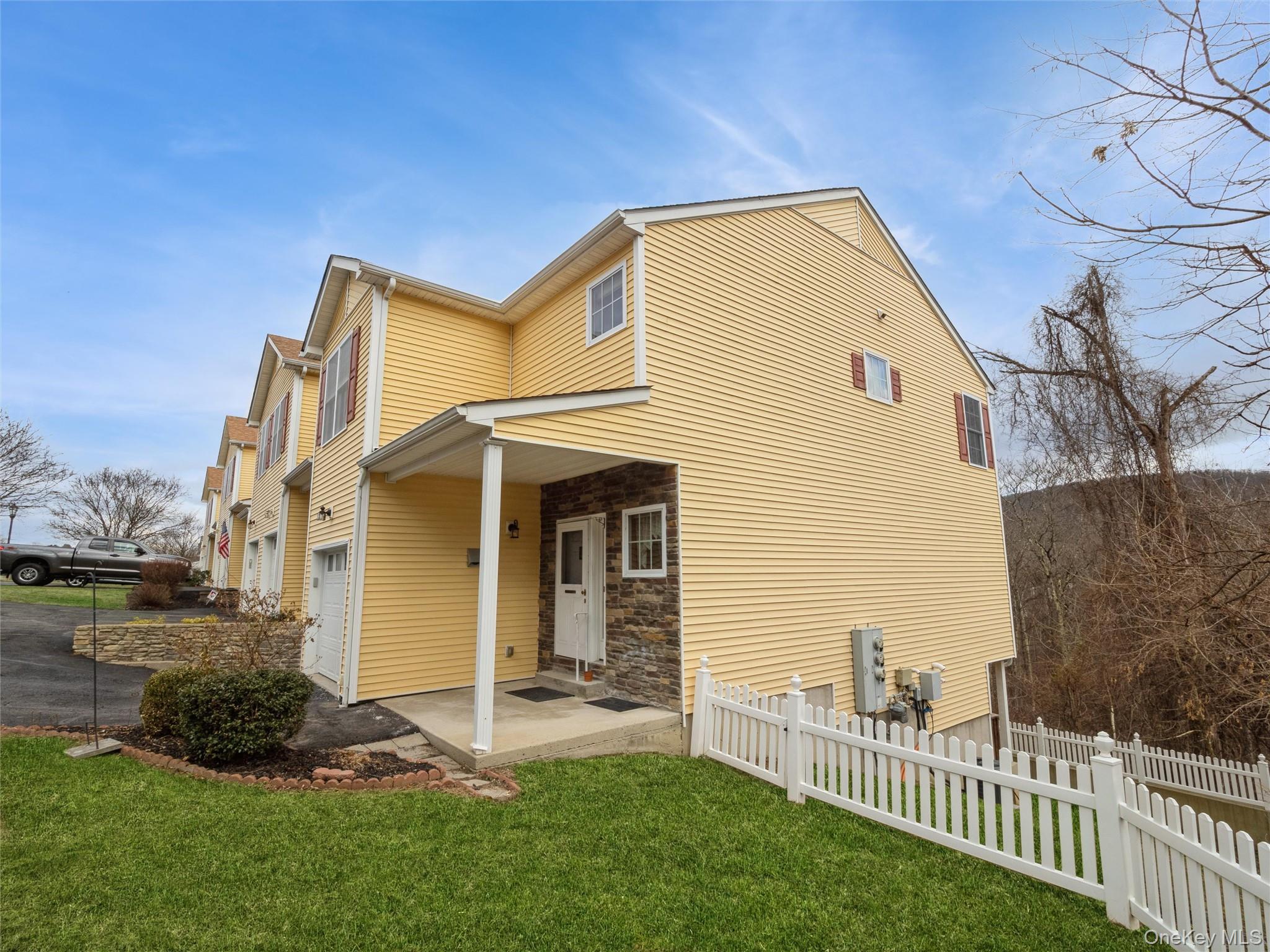 #3 photo, 43 Aveonis Court, Fishkill , NY 12524