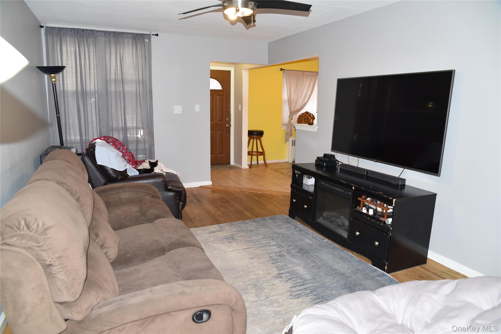 #17 photo, 806 Waring Avenue, Bronx , NY 10467