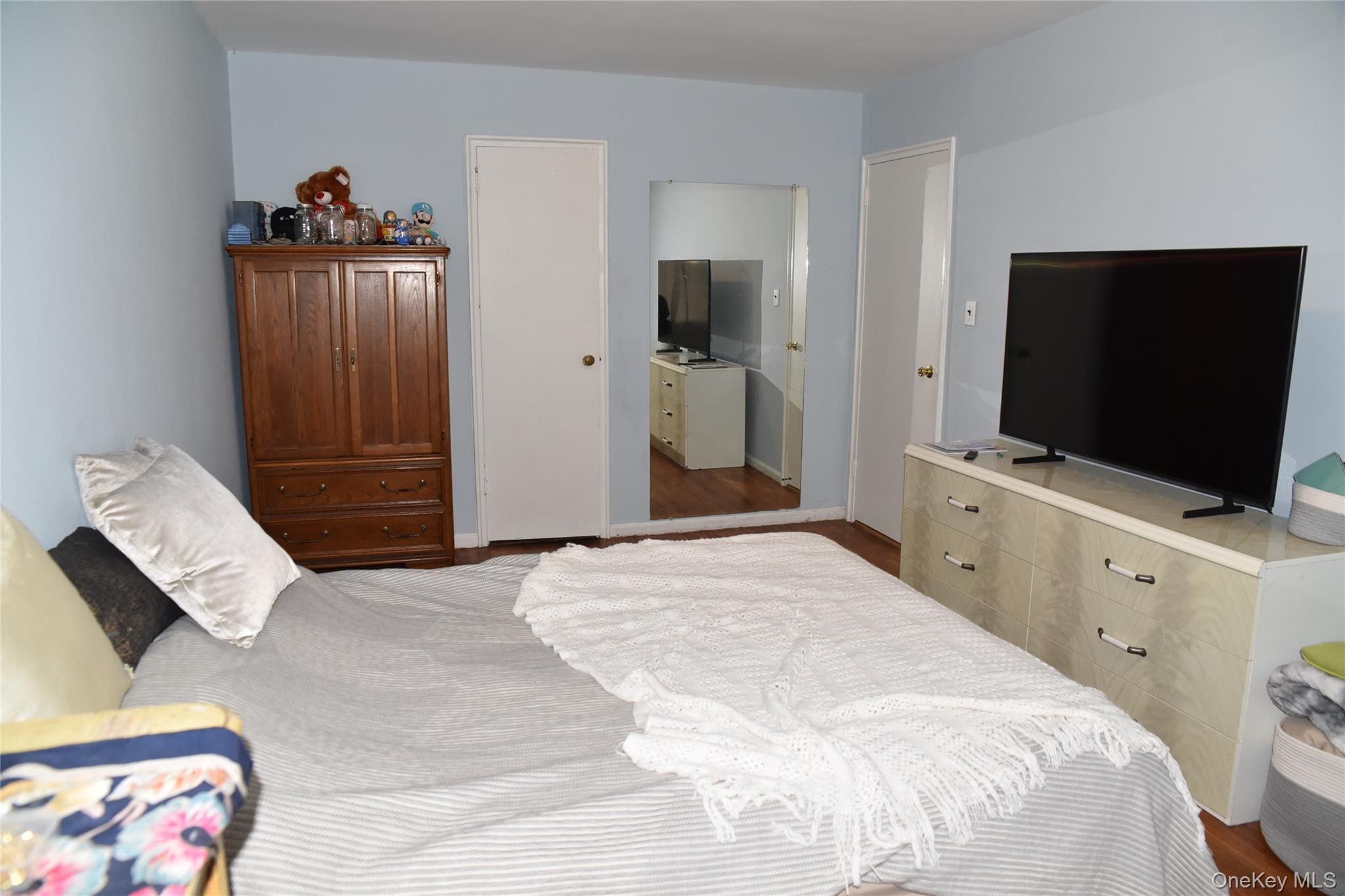 #20 photo, 806 Waring Avenue, Bronx , NY 10467