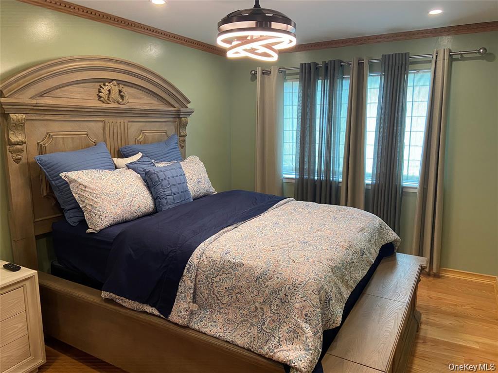 #2 photo, 52 Oakwood Court, Нассау ‖ Baldwin , NY 11510