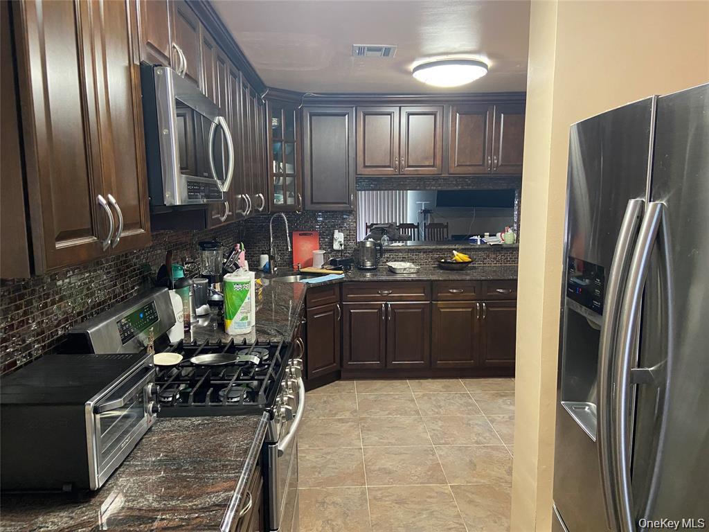 #3 photo, 52 Oakwood Court, Нассау ‖ Baldwin , NY 11510