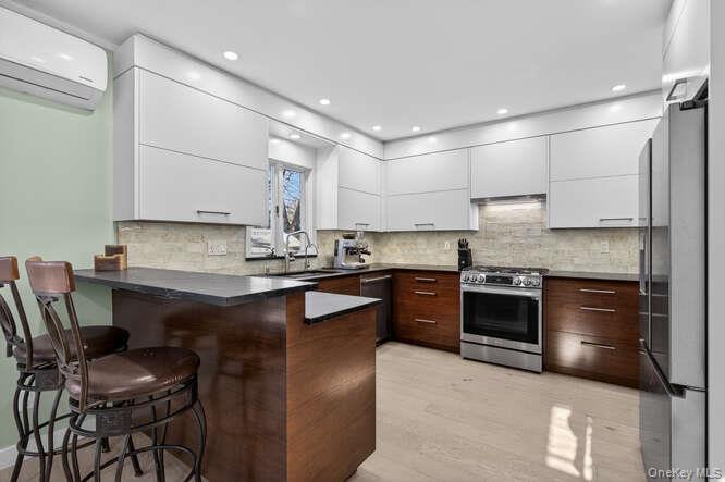 #12 photo, 22 Bay Beach Avenue, 롱 아일랜드 Bayville , NY 11709