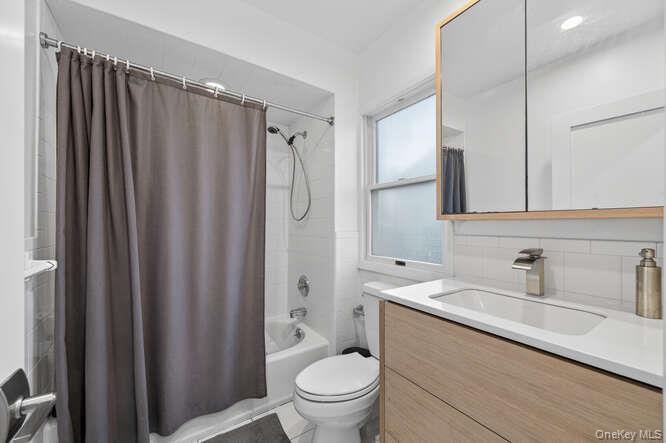 #19 photo, 22 Bay Beach Avenue, 롱 아일랜드 Bayville , NY 11709