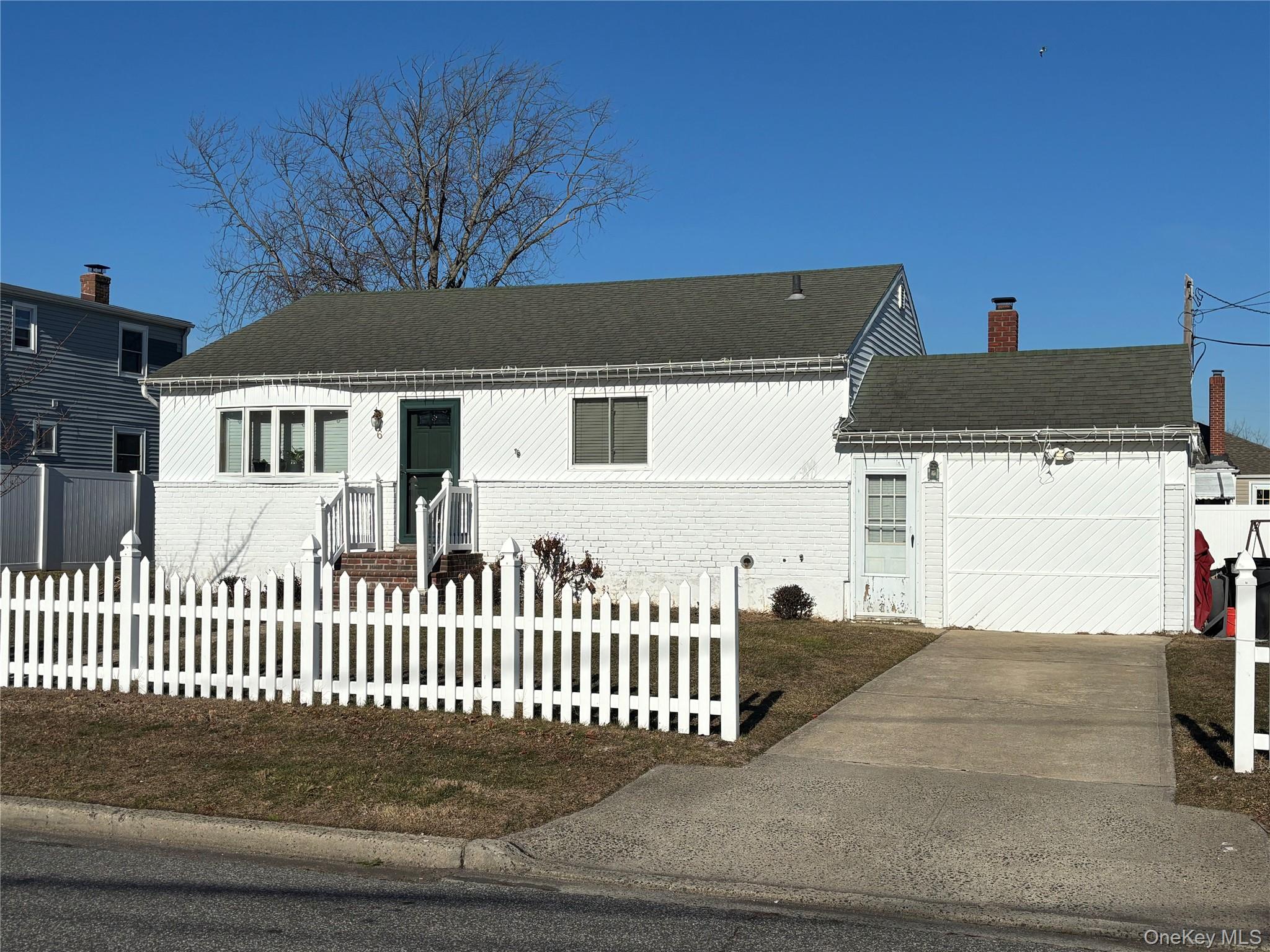 #2 photo, 6 E Kissimee Road, Lindenhurst , NY 11757