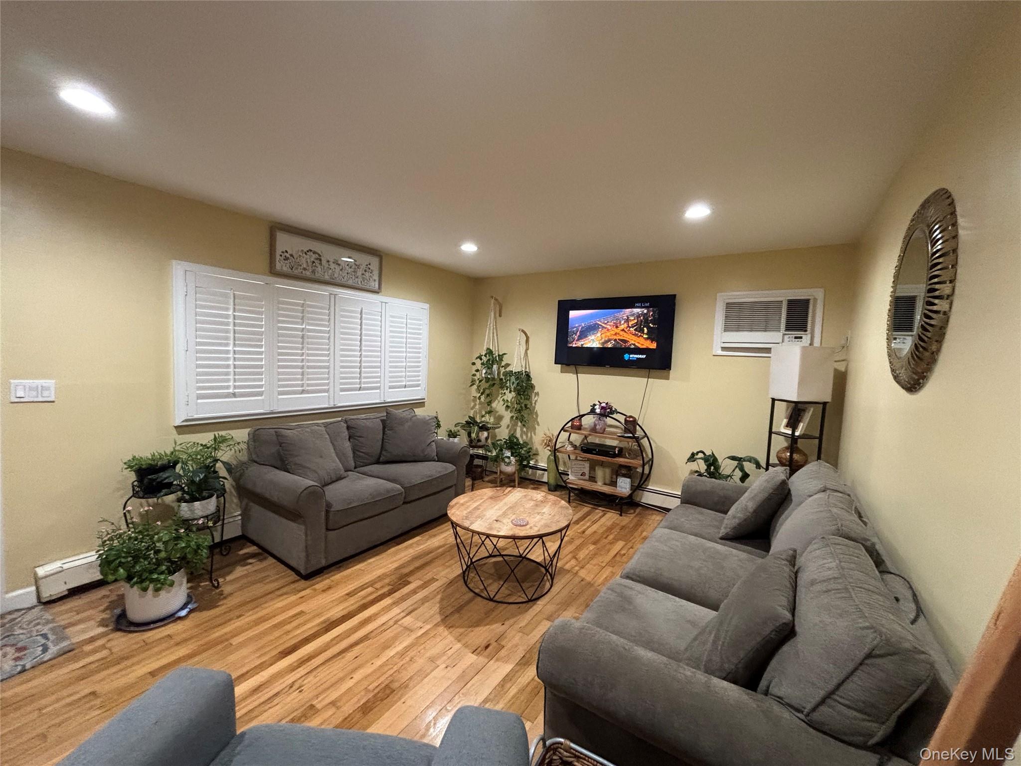 #4 photo, 6 E Kissimee Road, Lindenhurst , NY 11757