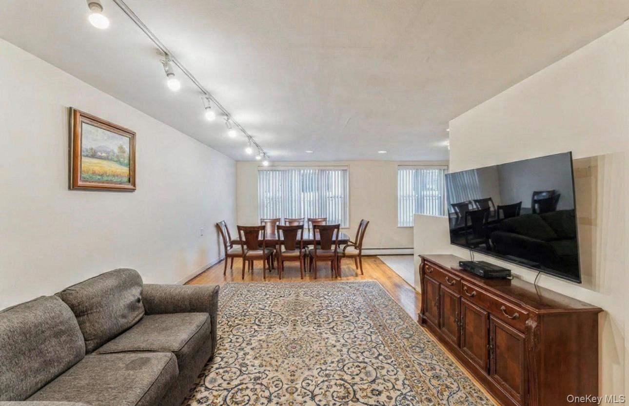 #12 photo, 25 Canterbury Road, מחוז נסאו Great Neck , NY 11021