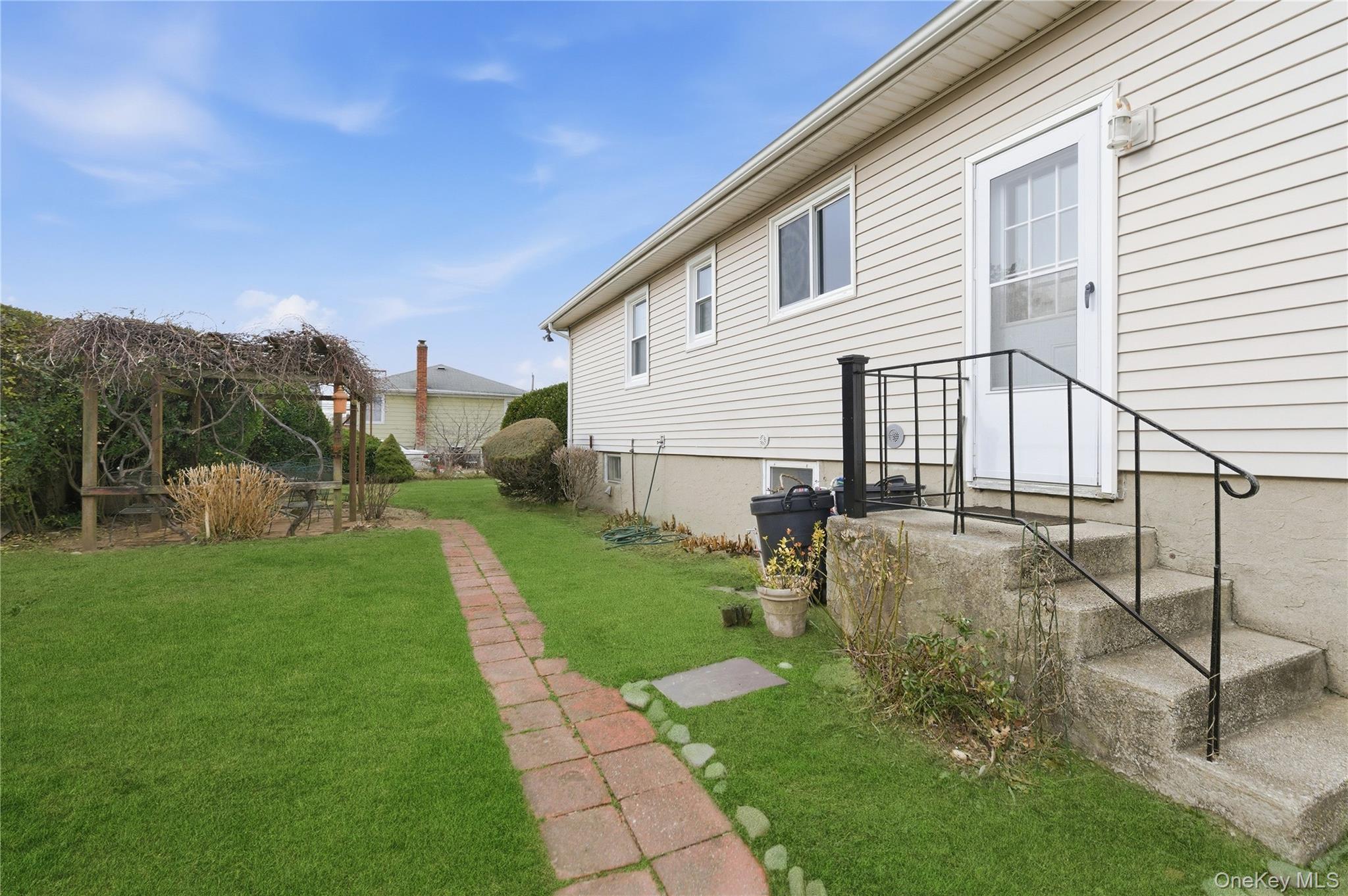 #12 photo, 3292 Murdock Avenue, नासाउ काउंटी Oceanside , NY 11572