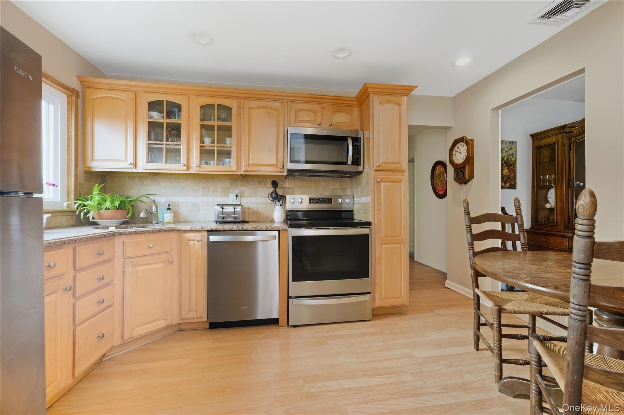 #5 photo, 3292 Murdock Avenue, नासाउ काउंटी Oceanside , NY 11572