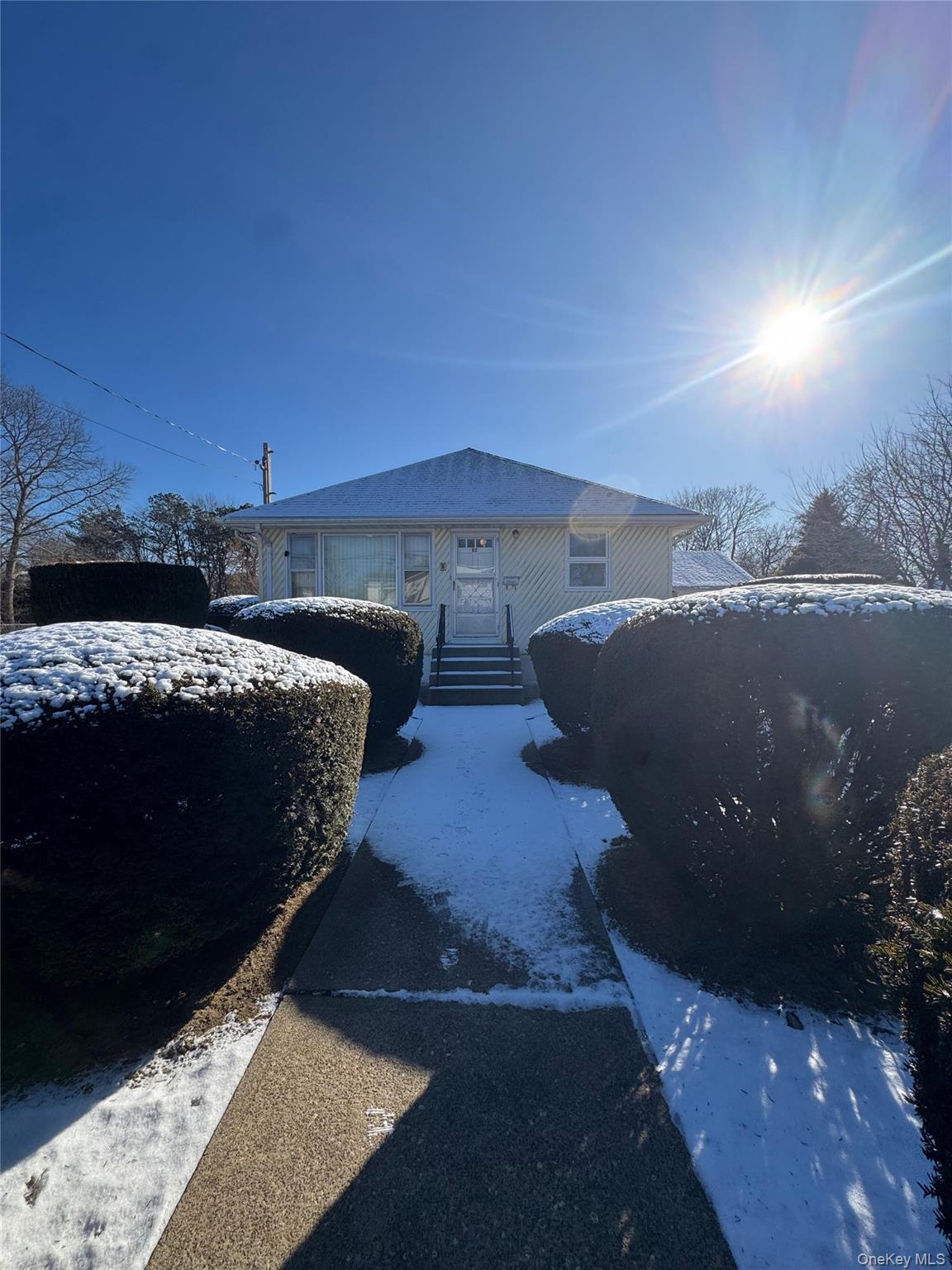 #1 photo, 92 Apple Street, Саффолк ‖ Brentwood , NY 11717