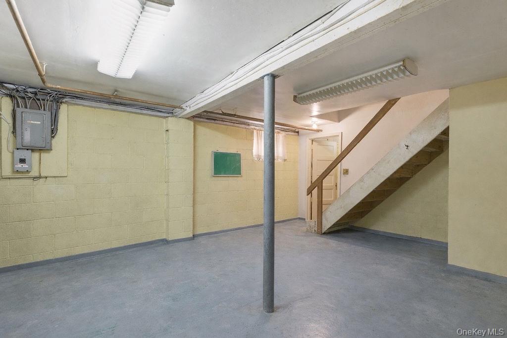 #18 photo, 92 Apple Street, Brentwood , NY 11717