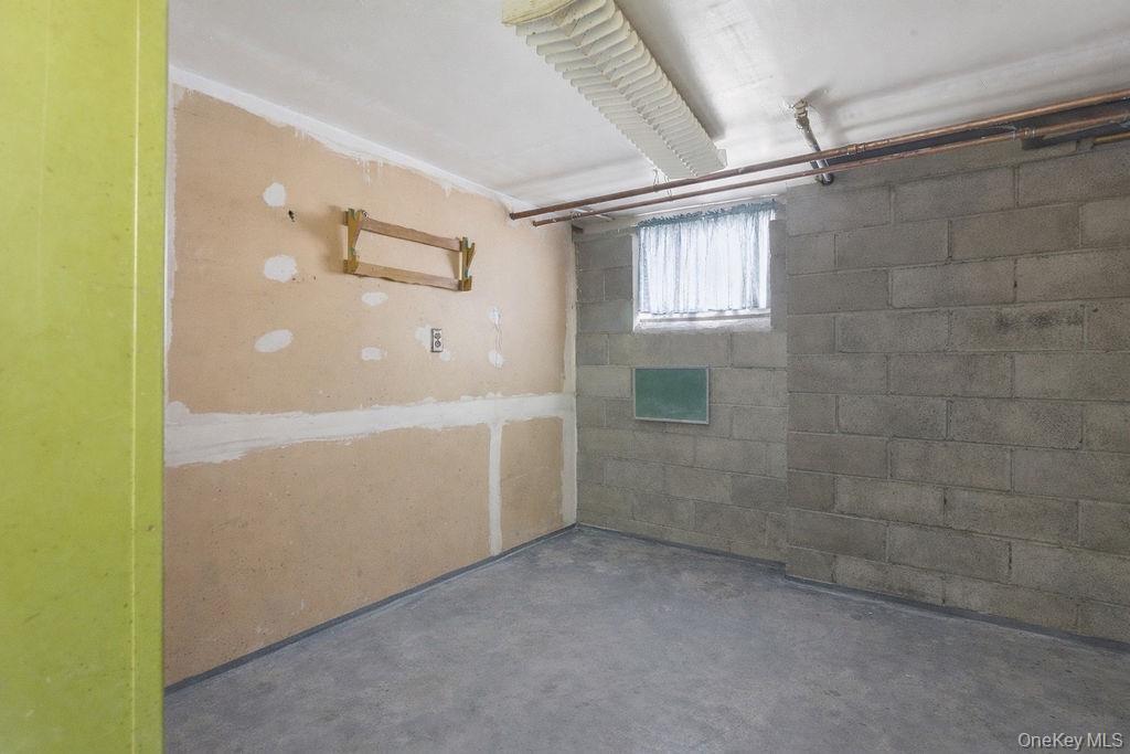 #19 photo, 92 Apple Street, Brentwood , NY 11717