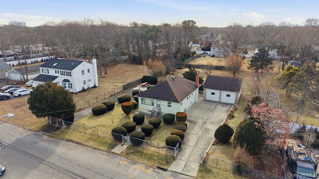 #3 photo, 92 Apple Street, Brentwood , NY 11717