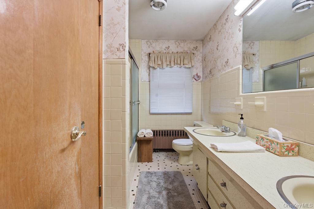 #6 photo, 92 Apple Street, Brentwood , NY 11717