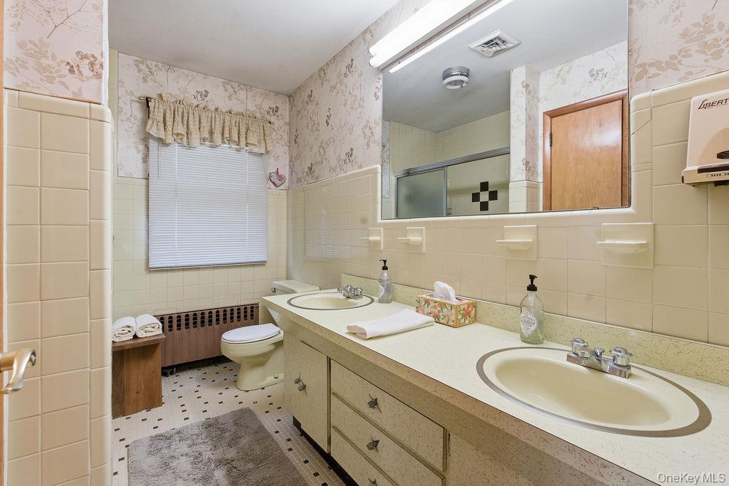 #7 photo, 92 Apple Street, Brentwood , NY 11717