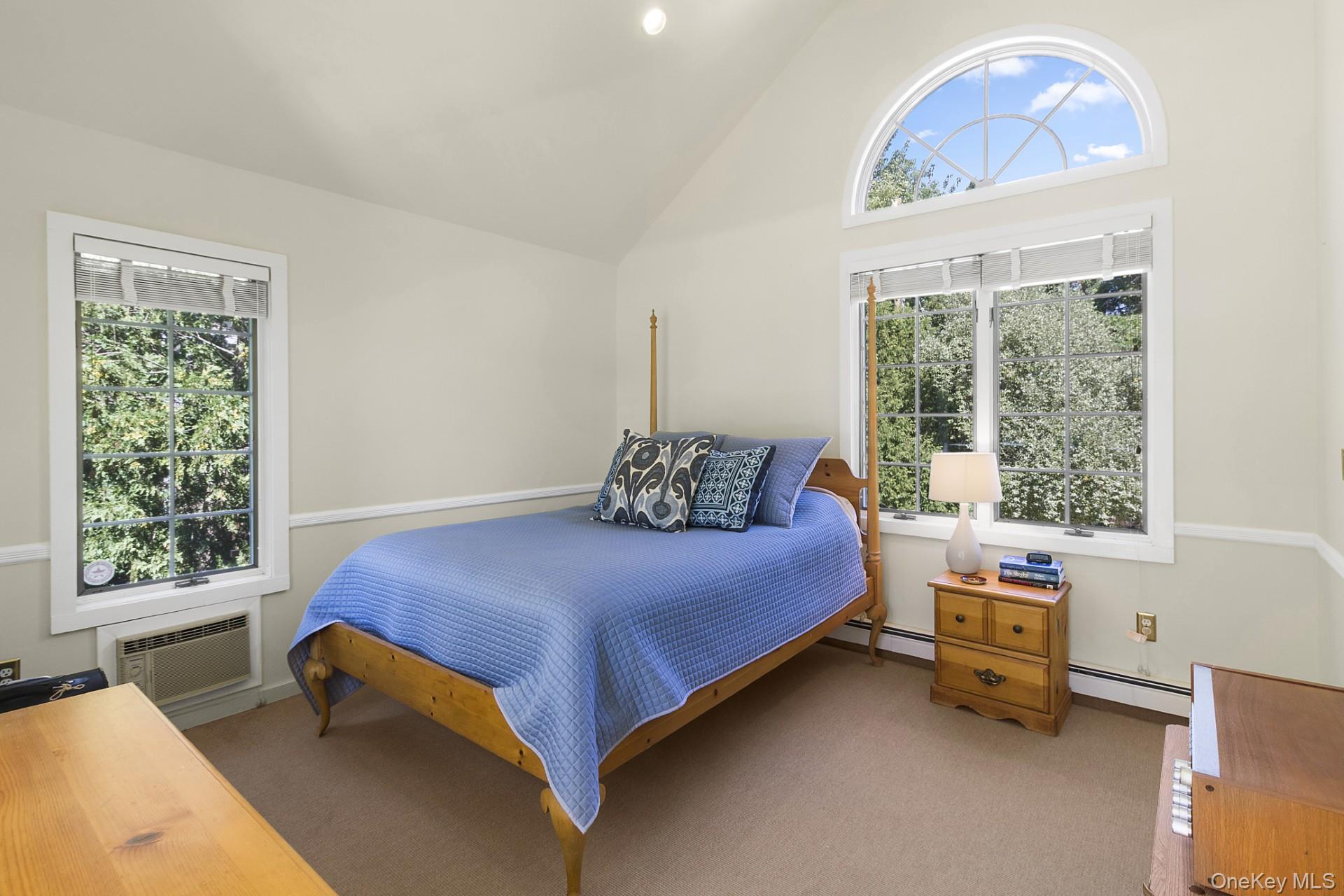 #12 photo, 42 Towd Point Road, מחוז סאפוק Southampton , NY 11968