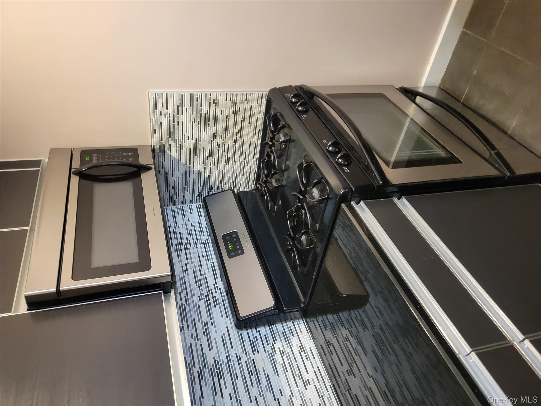 #14 photo, 143-20 Hoover Avenue, 皇后区 Briarwood , NY 11435