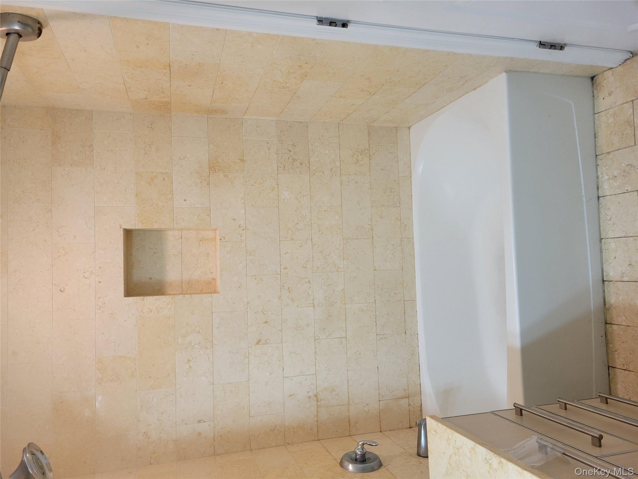 #16 photo, 143-20 Hoover Avenue, 皇后区 Briarwood , NY 11435