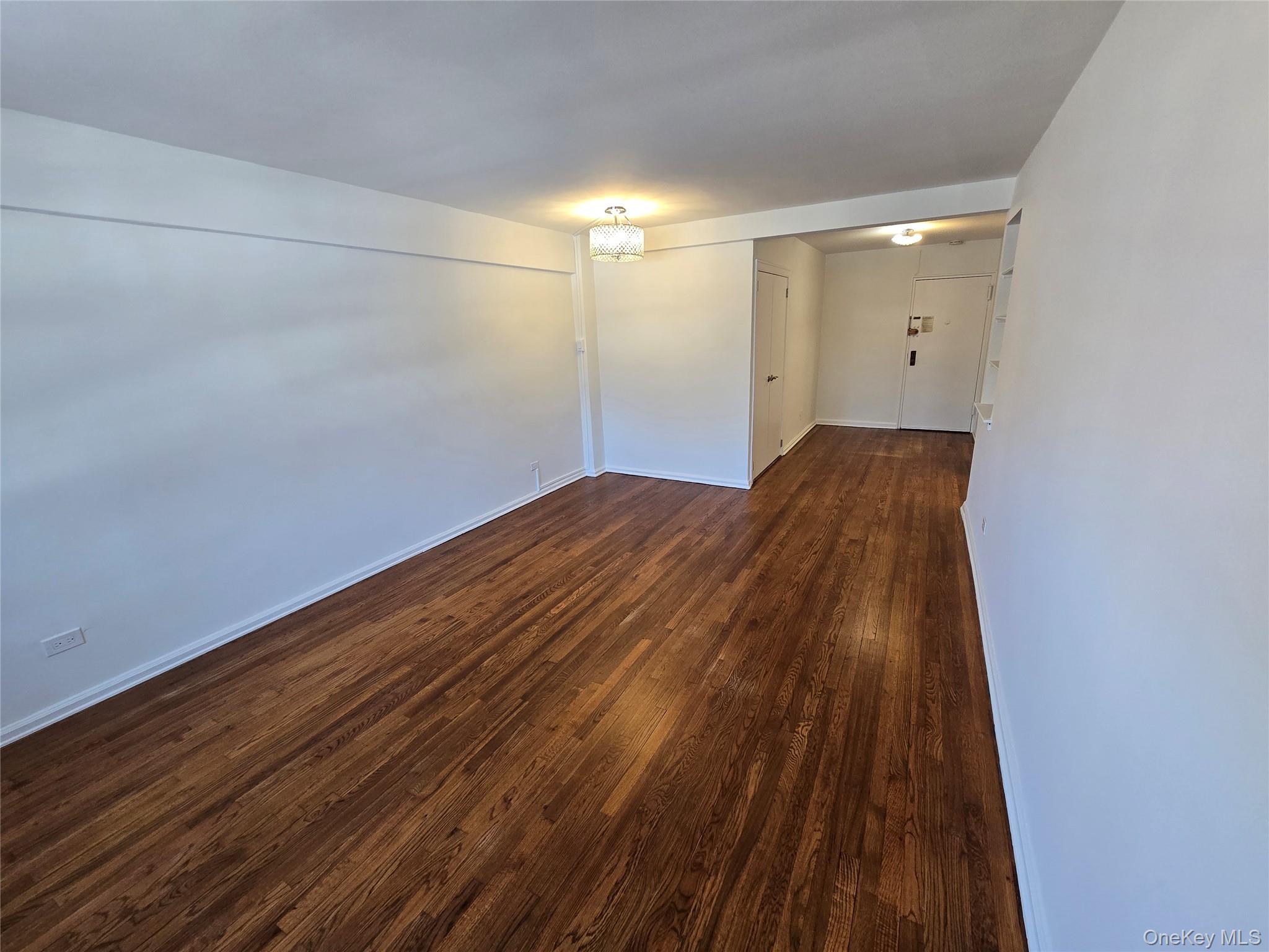 #3 photo, 213-05 75th Avenue, Куинс ‖ Oakland Gardens , NY 11364