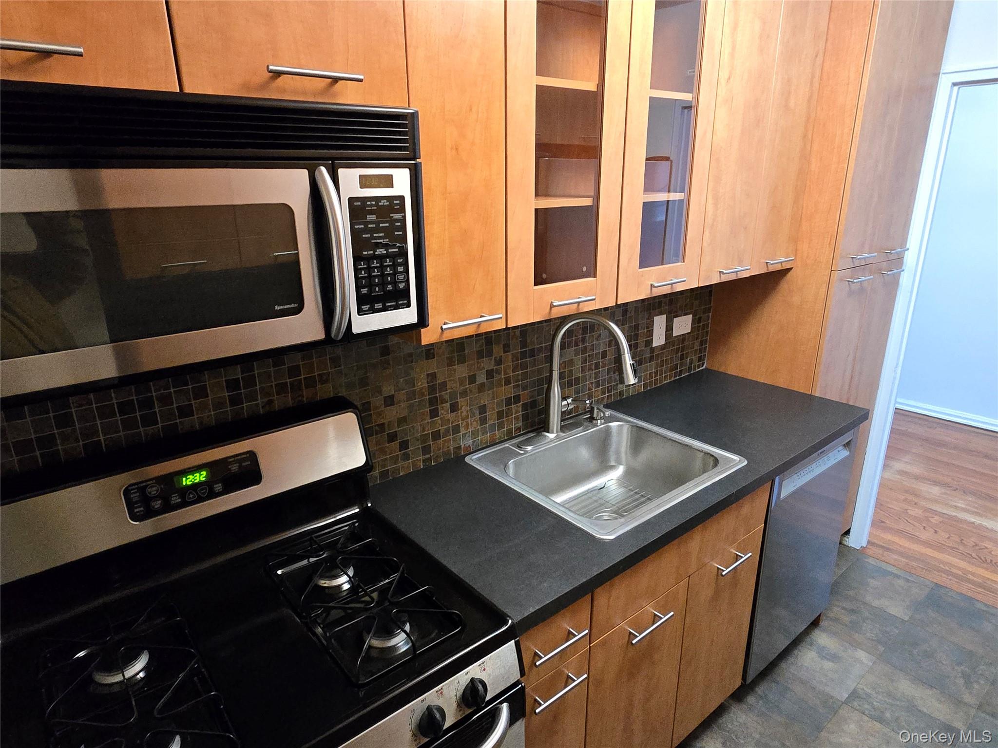 #6 photo, 213-05 75th Avenue, Куинс ‖ Oakland Gardens , NY 11364