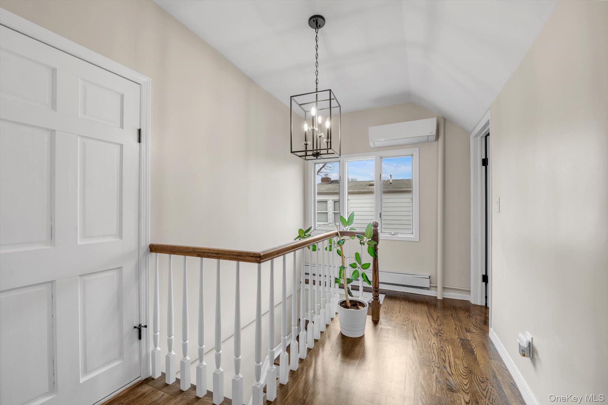 #10 photo, 39 Corwin Avenue, नासाउ काउंटी New Hyde Park , NY 11040