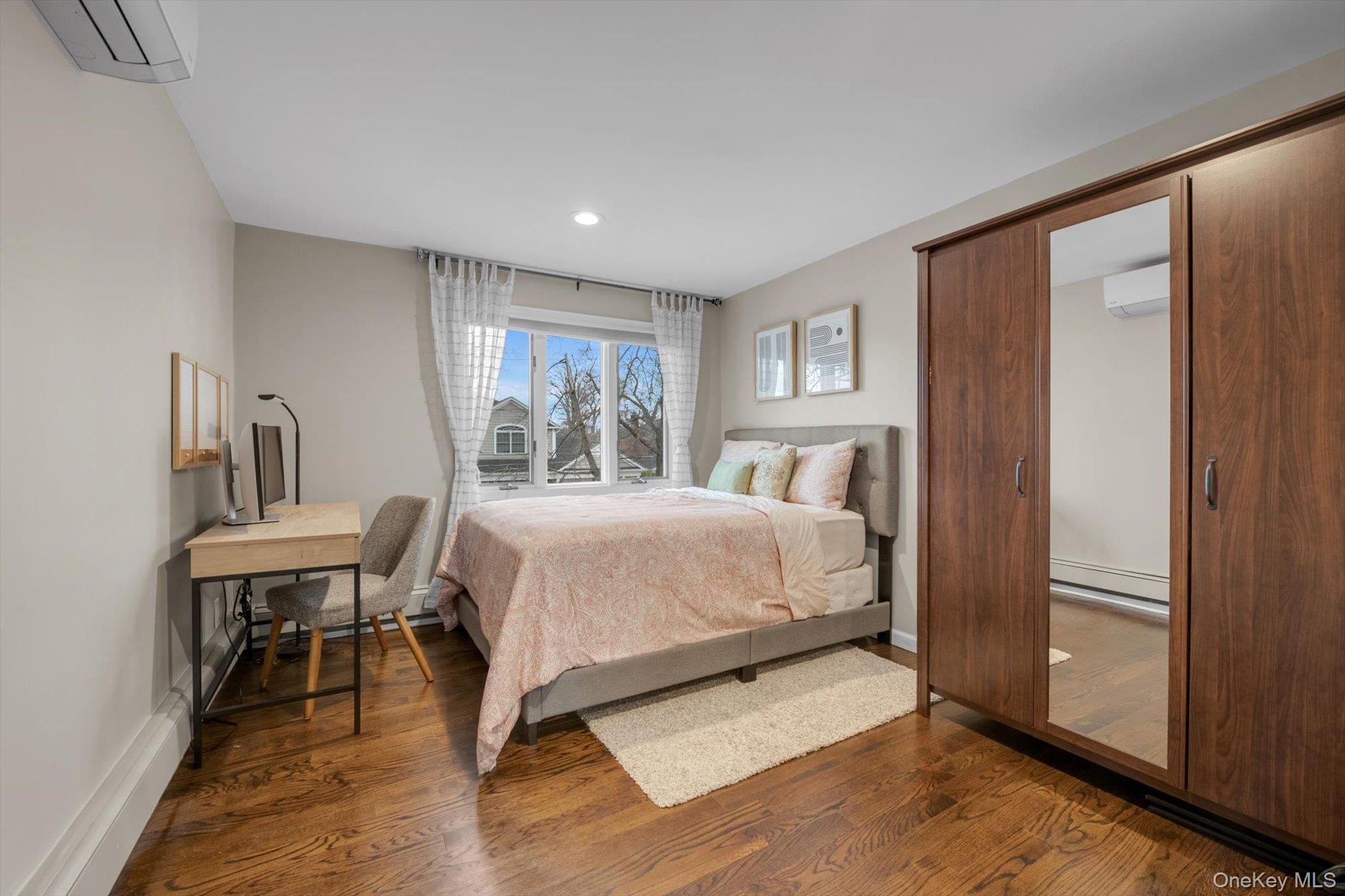 #12 photo, 39 Corwin Avenue, नासाउ काउंटी New Hyde Park , NY 11040