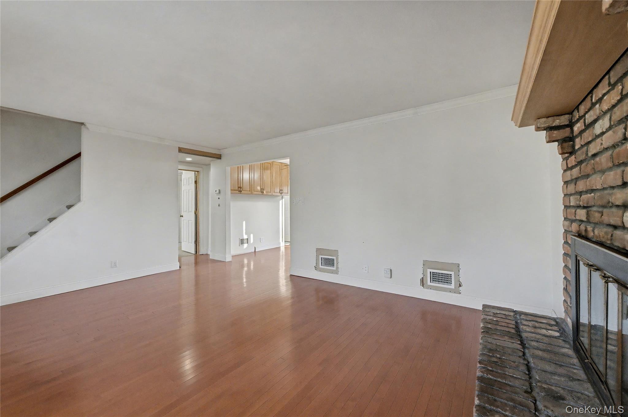 #5 photo, 158 Moffitt Boulevard, Islip , NY 11751