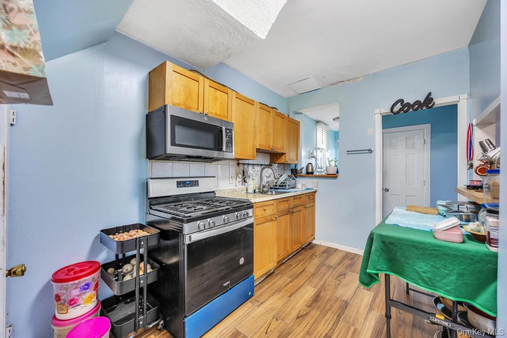 #17 photo, 91-13 184th Street, Hollis , NY 11423