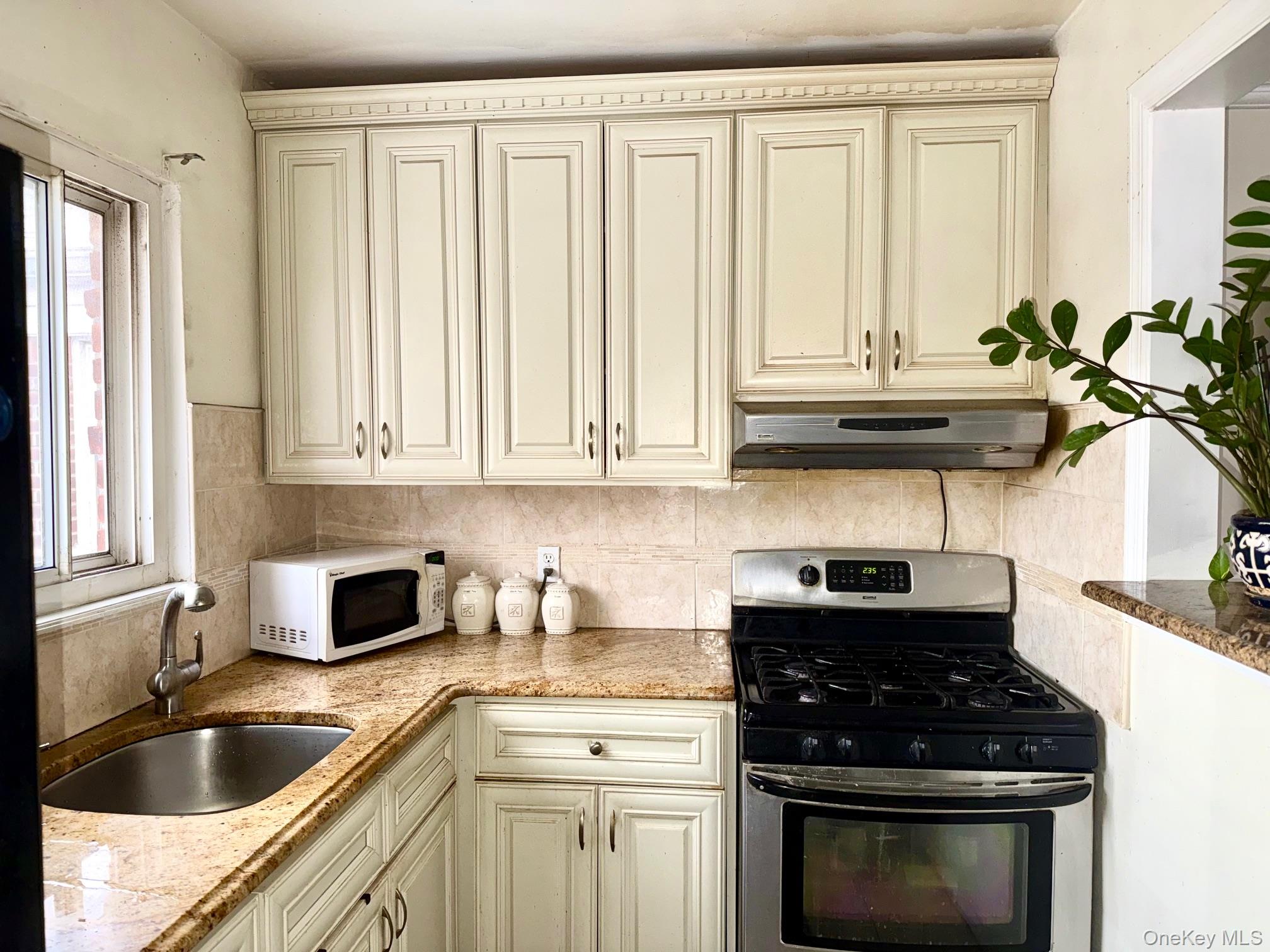 #4 photo, 196-40 Pompeii Avenue, קווינס Hollis , NY 11423