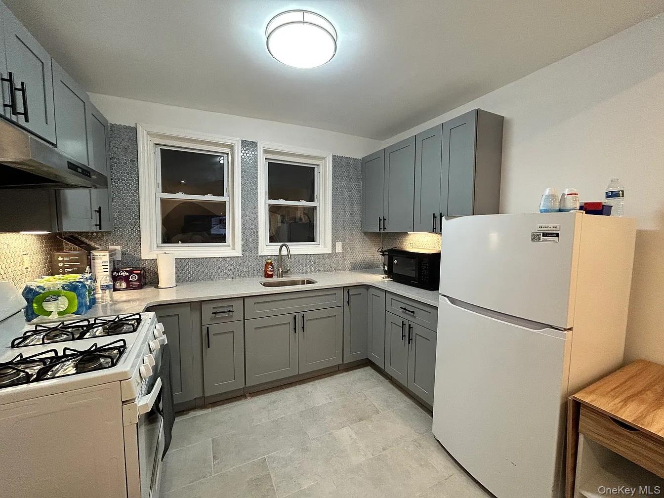 #3 photo, 85-26 167th Street, קווינס Jamaica , NY 11432