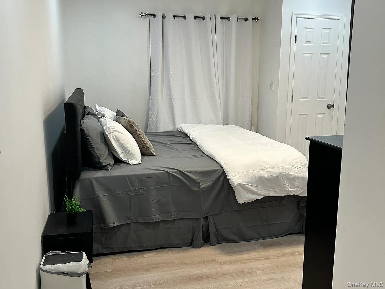 #4 photo, 85-26 167th Street, קווינס Jamaica , NY 11432