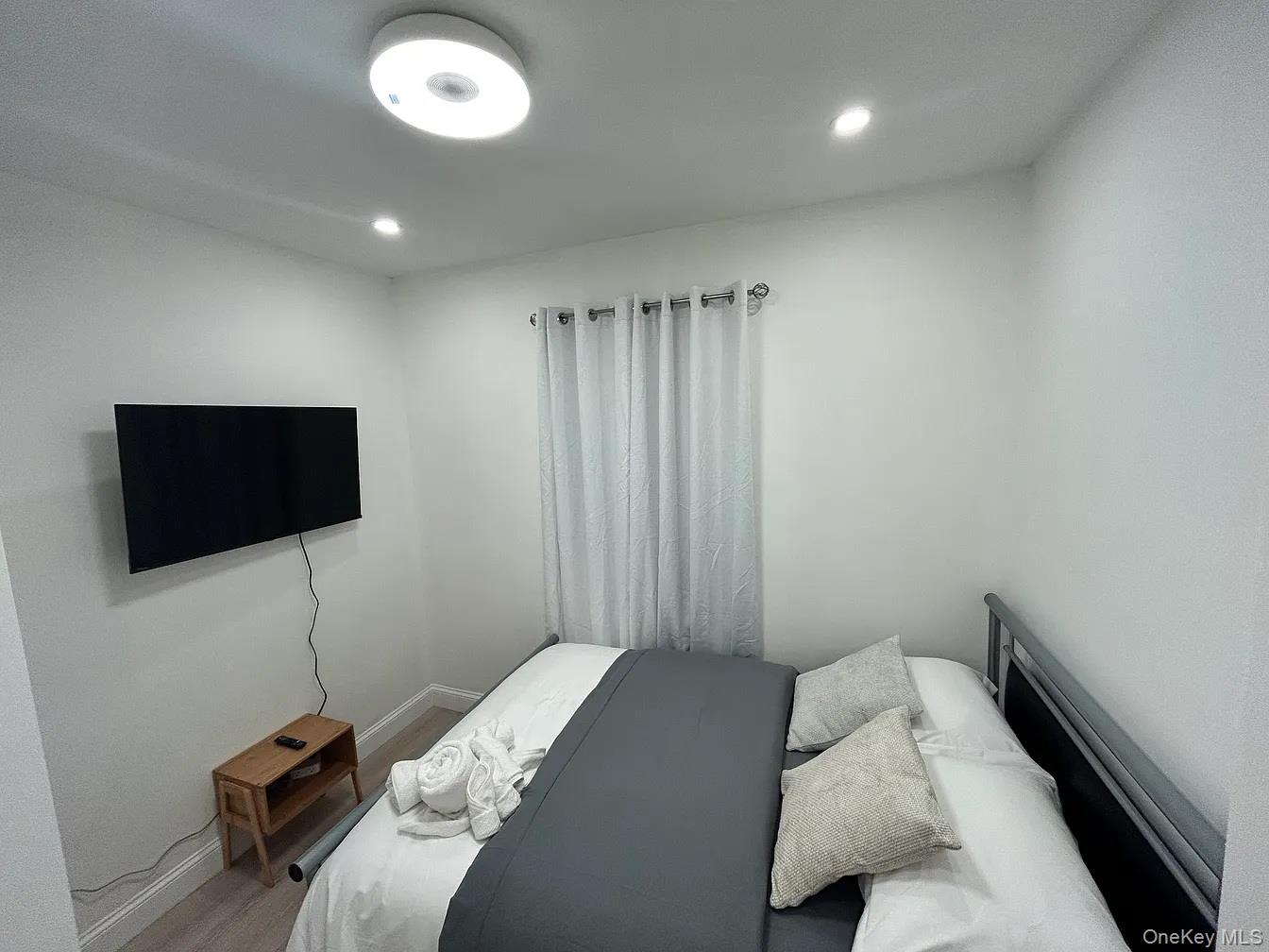 #6 photo, 85-26 167th Street, קווינס Jamaica , NY 11432