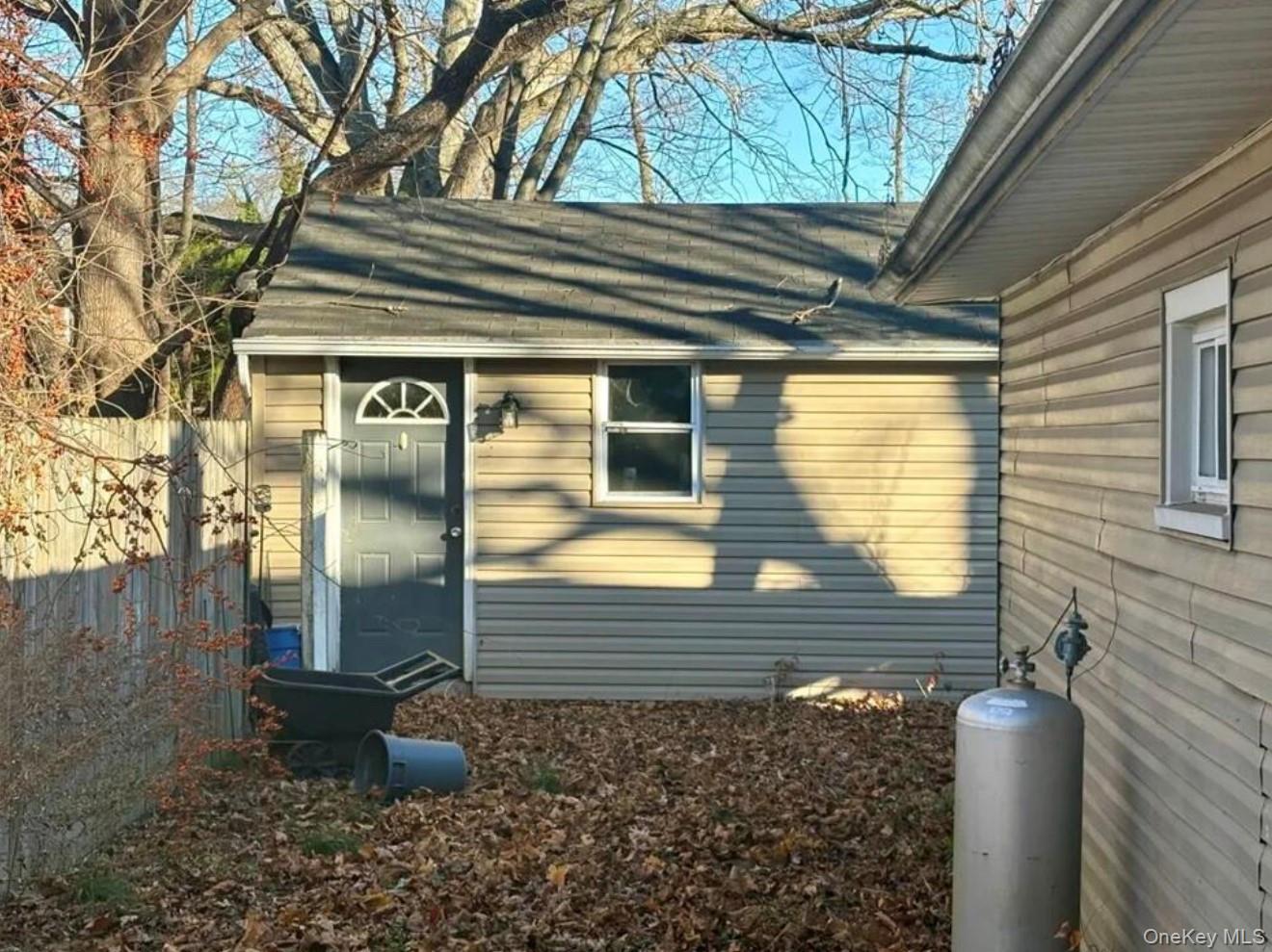 #11 photo, 11 Tell Avenue, 東長島 鹿园 Deer Park , NY 11729