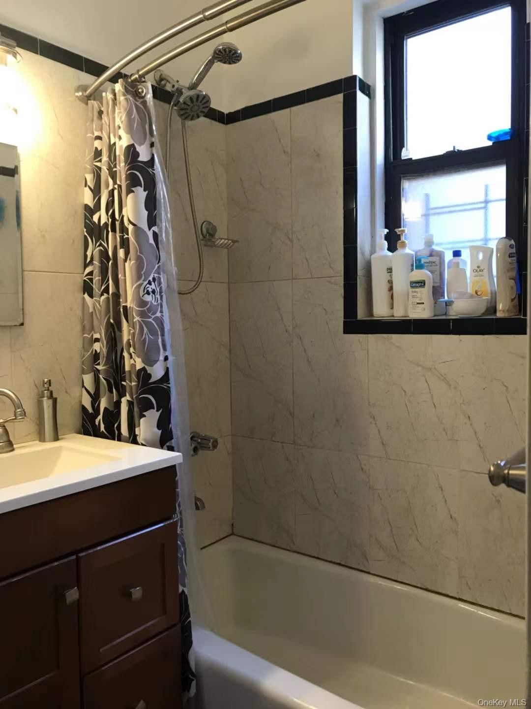 #6 photo, 61-40 Saunders Street, Куинс ‖ Rego Park , NY 11374