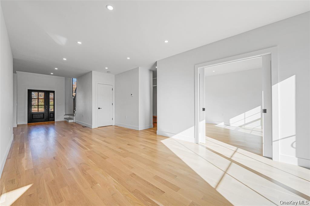 #20 photo, 2386 Marlboro Street, Нассау ‖ East Meadow , NY 11554