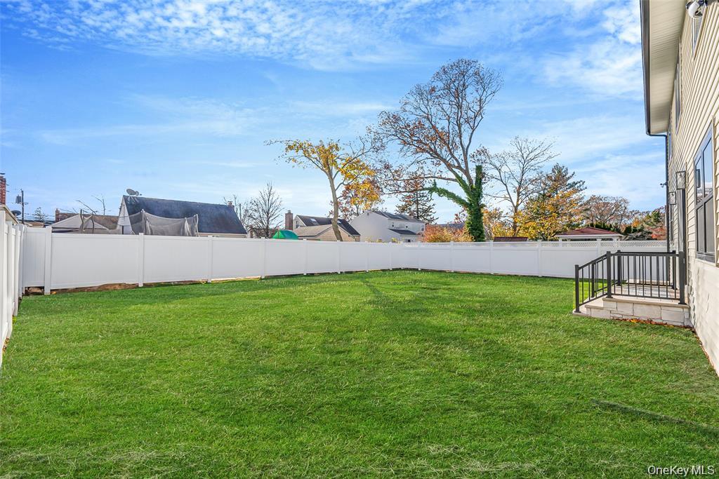 #3 photo, 2386 Marlboro Street, Нассау ‖ East Meadow , NY 11554