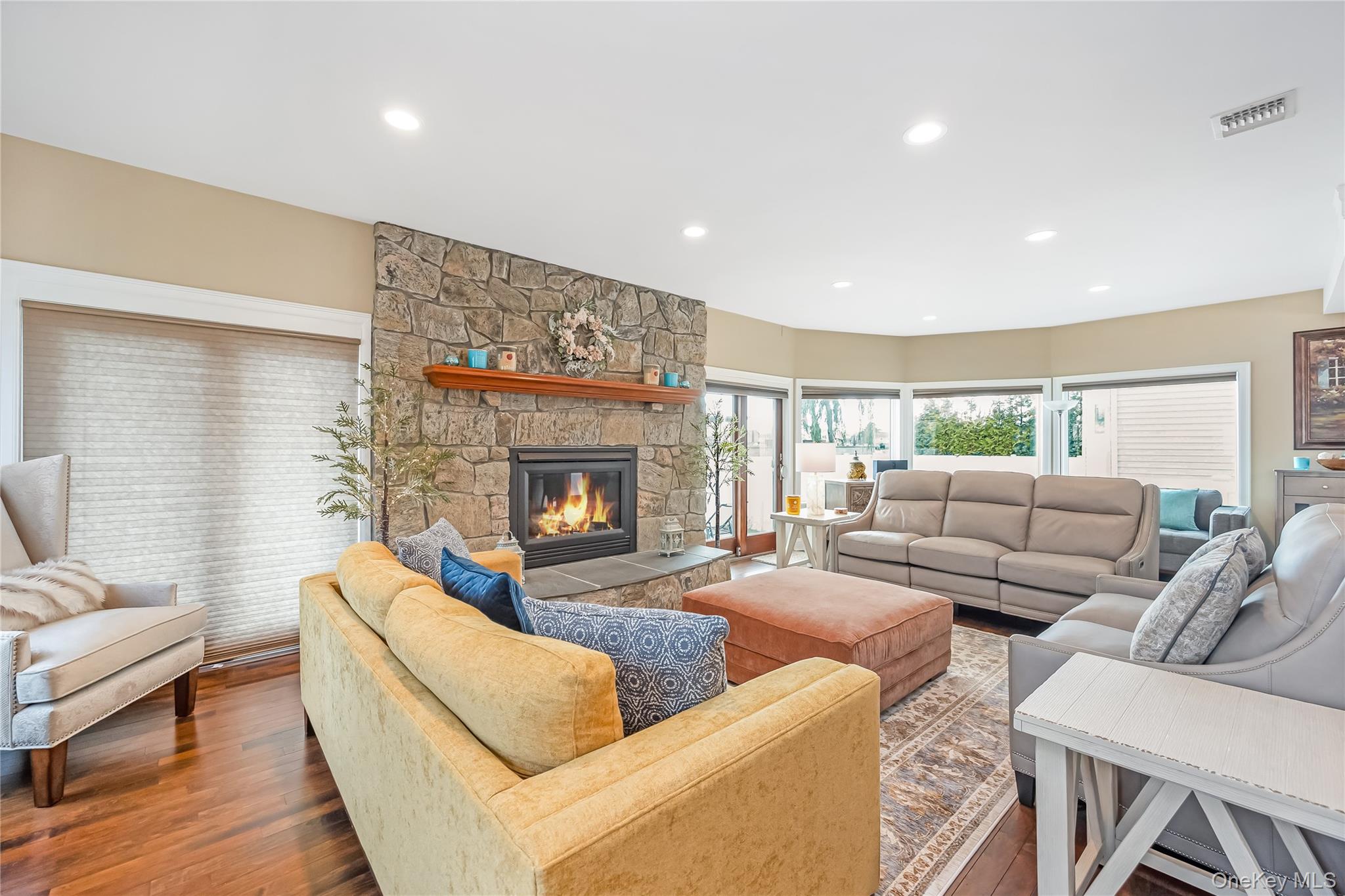 #11 photo, 120 Neptune Place, नासाउ काउंटी Massapequa , NY 11758