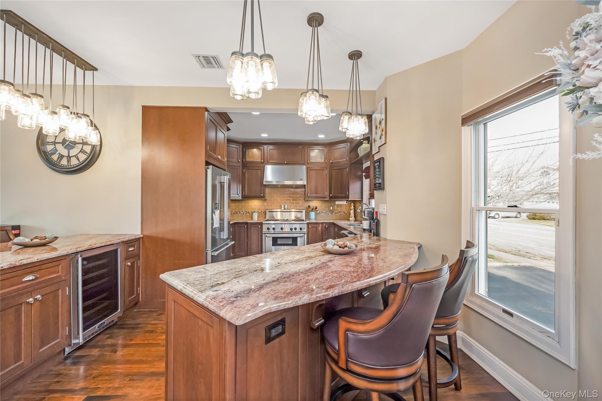 #14 photo, 120 Neptune Place, नासाउ काउंटी Massapequa , NY 11758