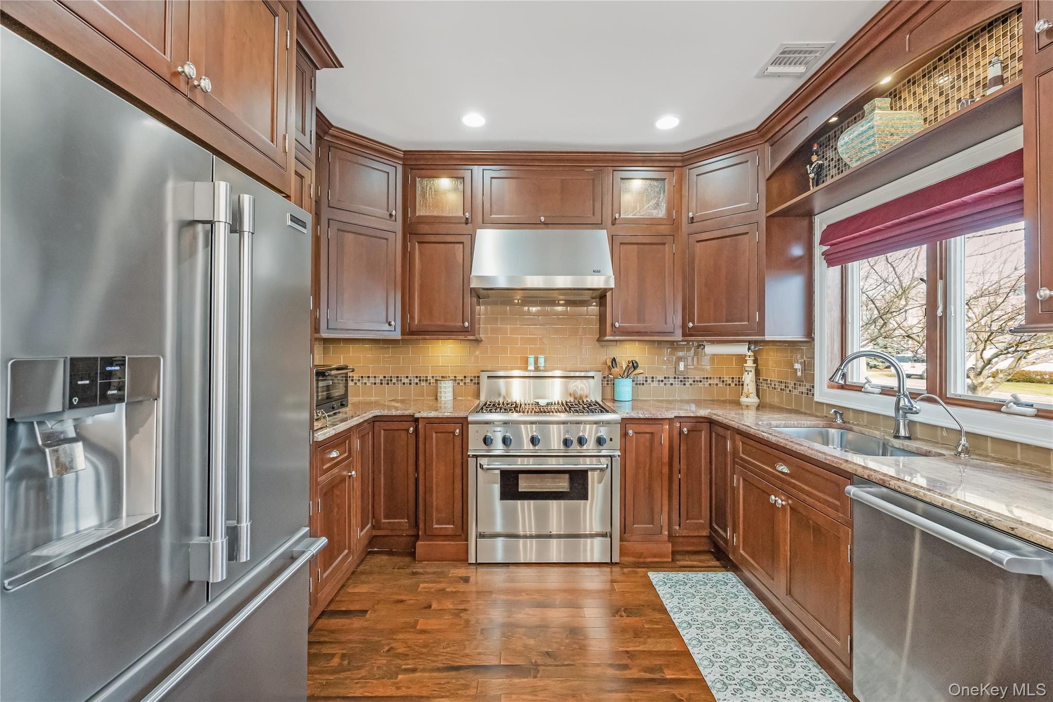 #15 photo, 120 Neptune Place, नासाउ काउंटी Massapequa , NY 11758